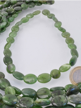 Jade Nephrit, Oval 12x16 mm, Strang 40 cm