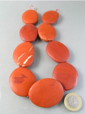 Jaspis rot, matt, oval, ca. 40 x 36 mm, Strang 40 cm