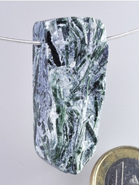 Aktinolith in Schiefer, Anhänger gebohrt, Bohrung ø 2,5 mm, Unikat