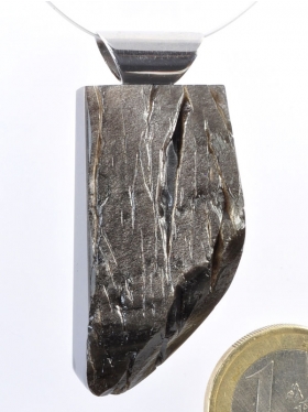 Souvenir aus Armenien - Anhänger aus Obsidian mit vulkanischer Erstarrungskruste mit Silberröhrchen, Unikat