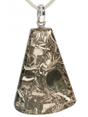 Souvenir aus Tirol - Anhänger aus Muschelkalk mit einer Silberöse, Unikat