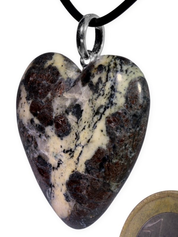 Garnet heart in Hornblende mit Dolomite, pendant with loop from Carinthia, unique