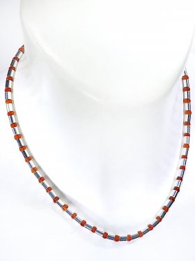 Halskette aus dem Schmuckstein Karneol kombiniert mit Silberröhrchen aus 925 Silber rhodiniert