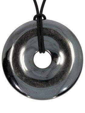 Hämatit Donut ø 45 mm mit schwarzem Lederband
