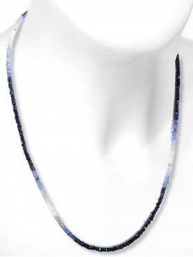 Steinkette aus blauem Saphir Schmucksteinen mit Farbverlauf, L 45 cm mit Verlängerungskettchen aus rhodiniertem 925 Silber, 1 Stück