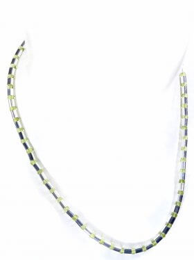 Halskette aus Peridotkugeln kombiniert mit Silberröhrchen aus 925 Silber rhodiniert
