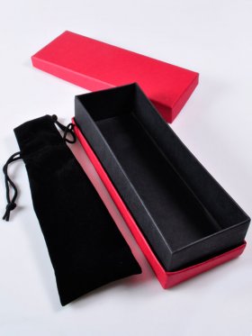 Geschenkbox rot, mit schwarzem Samtbeutel