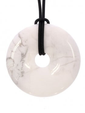 Magnesit Donut ø 40 mm mit schwarzem Lederband