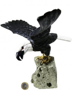 Marmor Adler aus Peru auf Pyrit Sockel, Unikat