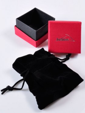 Geschenkbox rot, mit Samtbeutel und Steindesign Logo